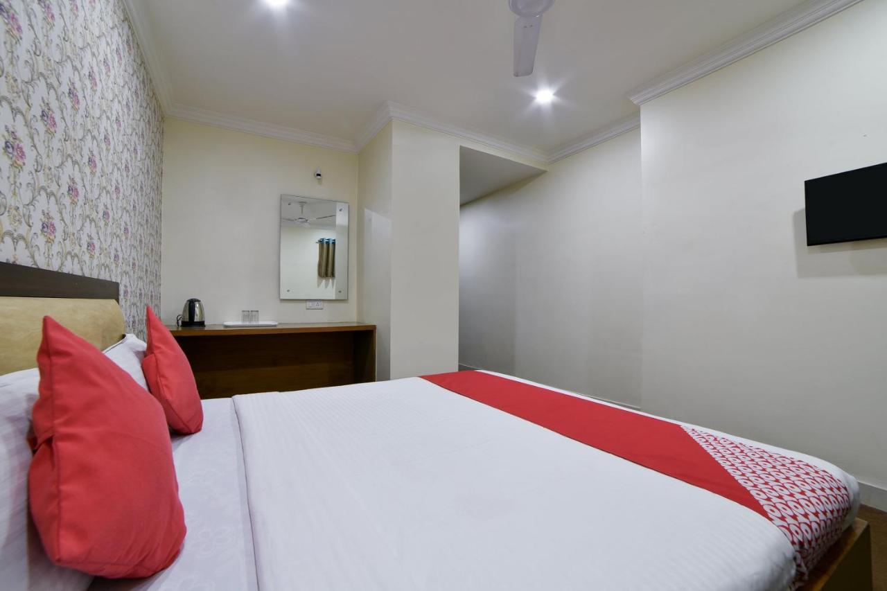 Oyo Imax Inn Near Charminar Hyderabad Exterior foto