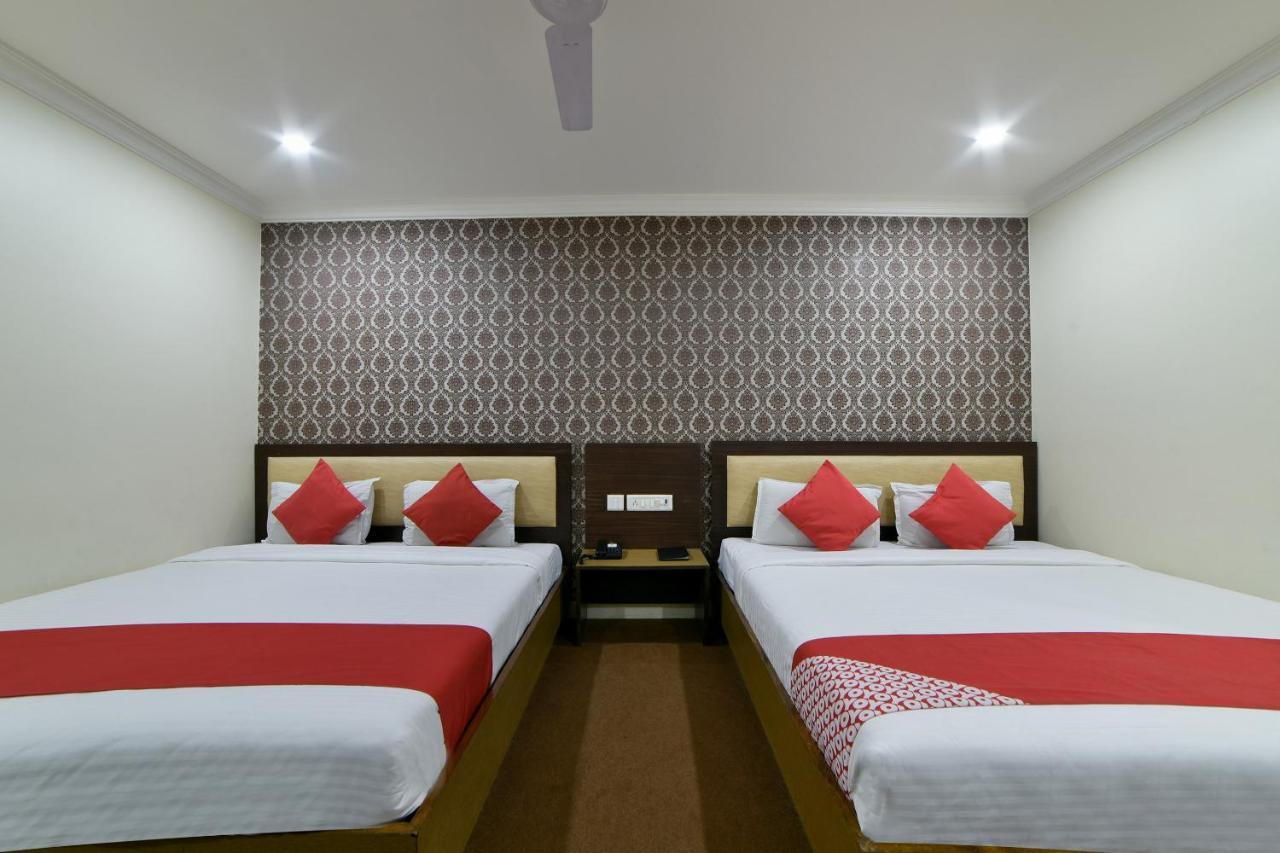Oyo Imax Inn Near Charminar Hyderabad Exterior foto